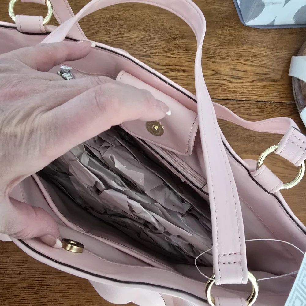 Liz Claiborne Pink Ruffled Shoulder Bag - Picture 4 of 6